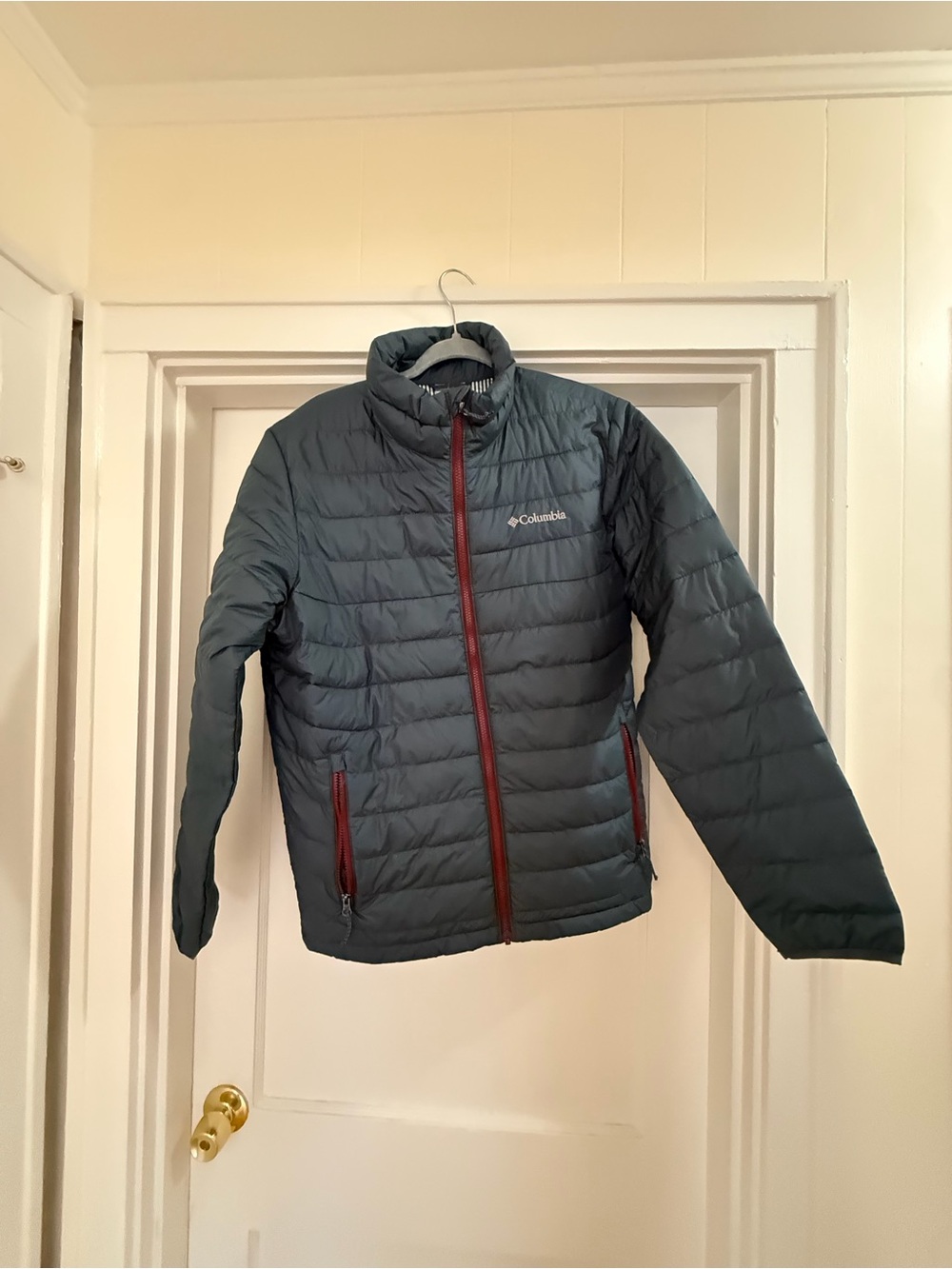 Columbia Men's Dark Gray Puffer Jacket with Red Trim